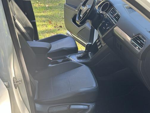 White 2018 Volkswagen Tiguan 2.0T SE