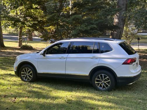 White 2018 Volkswagen Tiguan 2.0T SE