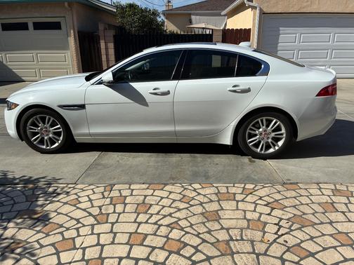 2018 Jaguar XE 25t Premium