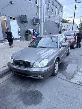 Gray 2004 Hyundai SONATA Base
