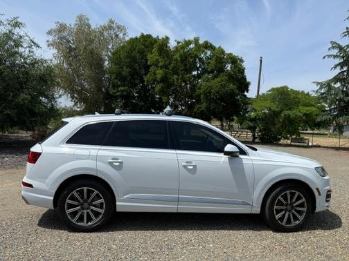 White 2017 Audi Q7 3.0T Premium Plus
