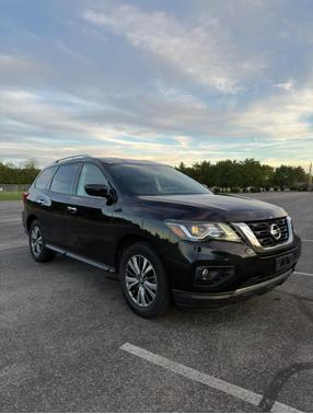 Black 2018 Nissan Pathfinder SV