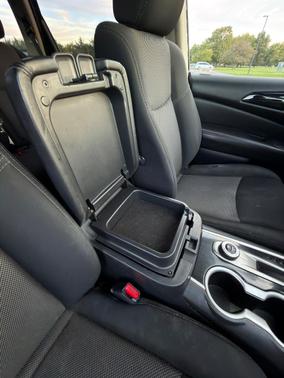 Black 2018 Nissan Pathfinder SV