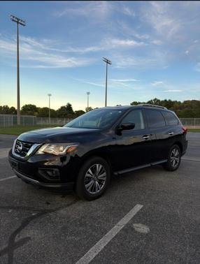 Black 2018 Nissan Pathfinder SV