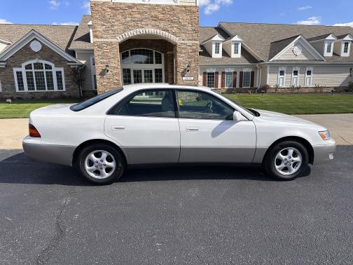1998 Lexus ES 300 Base