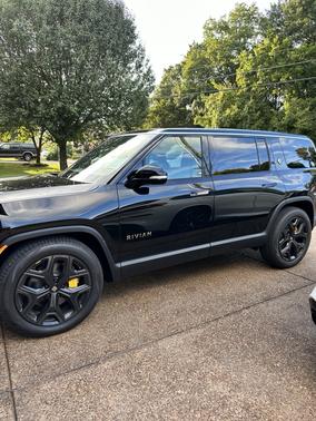 2023 Rivian R1S Launch Edition