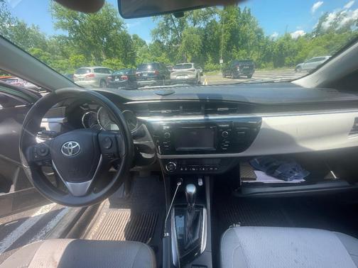 Green 2015 Toyota Corolla LE