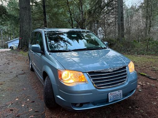 2010 Chrysler Town & Country Touring
