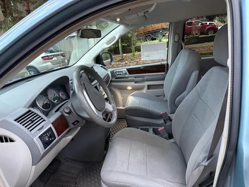 2010 Chrysler Town & Country Touring