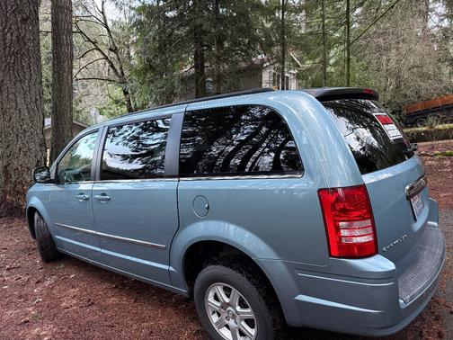 2010 Chrysler Town & Country Touring