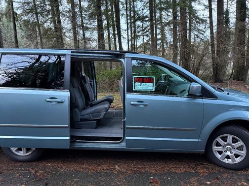 2010 Chrysler Town & Country Touring