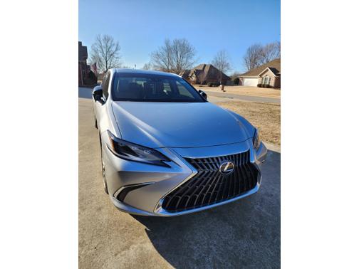 2023 Lexus ES 300h Ultra Luxury