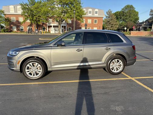Gray 2017 Audi Q7 2.0T Premium