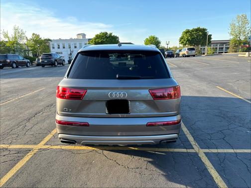 Gray 2017 Audi Q7 2.0T Premium