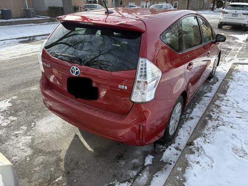 2014 Toyota Prius v Two