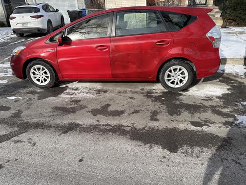 2014 Toyota Prius v Two