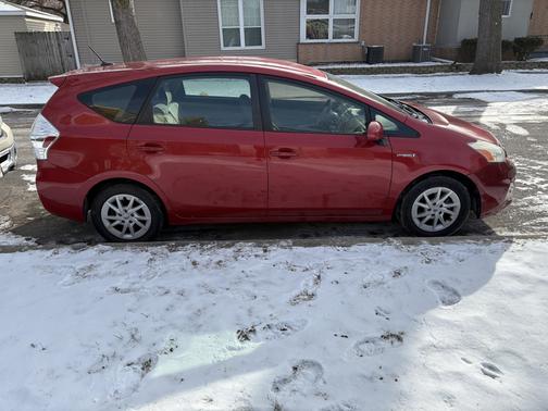 2014 Toyota Prius v Two