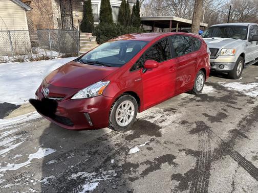 2014 Toyota Prius v Two