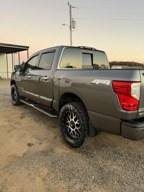 2017 Nissan Titan SL