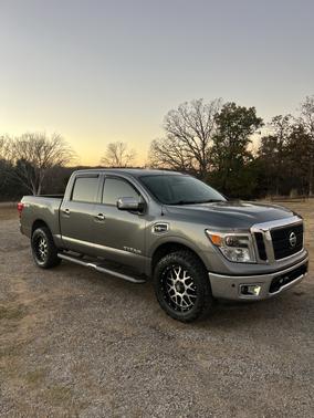 2017 Nissan Titan SL