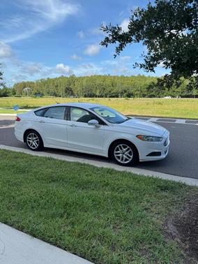 White 2016 Ford Fusion SE