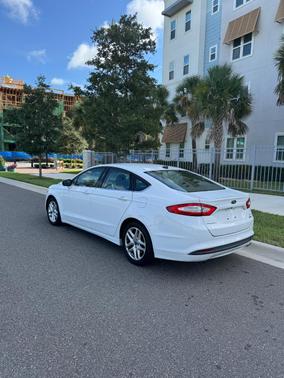 White 2016 Ford Fusion SE