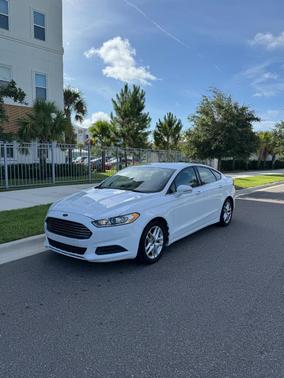 White 2016 Ford Fusion SE
