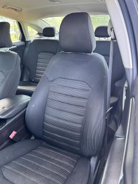White 2016 Ford Fusion SE
