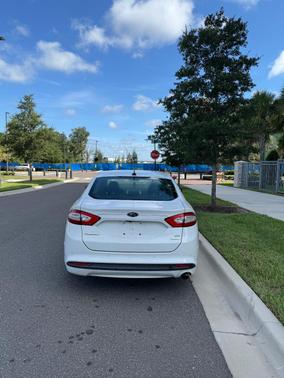 White 2016 Ford Fusion SE
