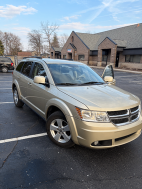 Gold 2011 Dodge Journey Mainstreet