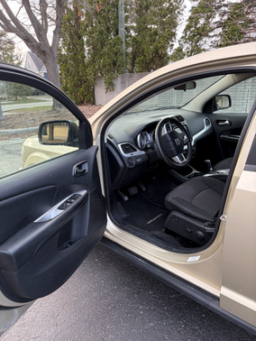 Gold 2011 Dodge Journey Mainstreet