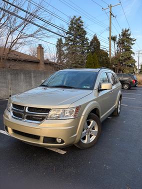 Gold 2011 Dodge Journey Mainstreet