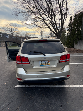 Gold 2011 Dodge Journey Mainstreet