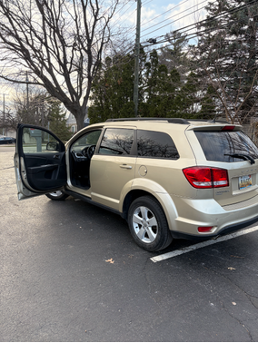 Gold 2011 Dodge Journey Mainstreet