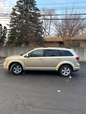 Gold 2011 Dodge Journey Mainstreet