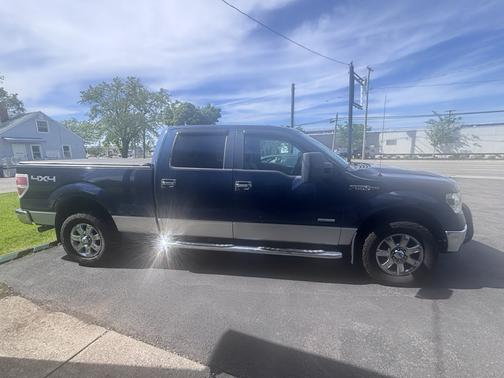Blue 2013 Ford F-150 XLT