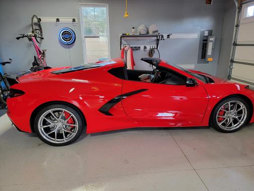 Photo 5 of 8 of 2021 Chevrolet Corvette Stingray w/2LT