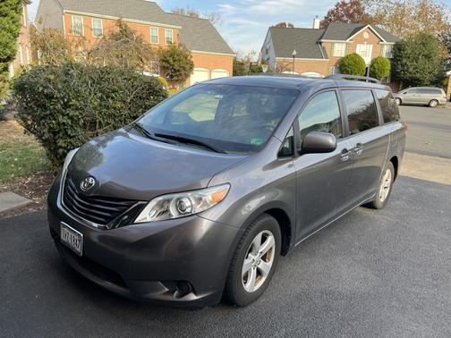 2011 Toyota Sienna LE