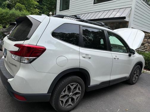 White 2019 Subaru Forester Premium