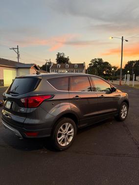Gray 2019 Ford Escape SE