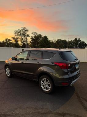 Gray 2019 Ford Escape SE