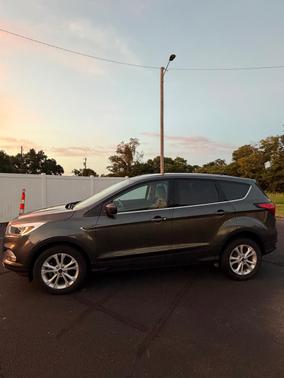 Gray 2019 Ford Escape SE