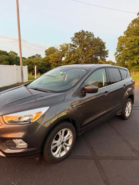 Gray 2019 Ford Escape SE
