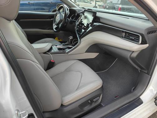 White 2022 Toyota Camry Hybrid XLE