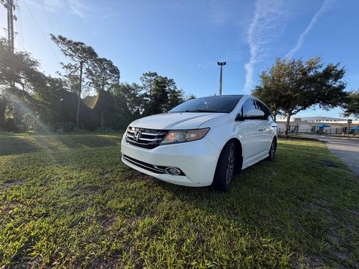 White 2016 Honda Odyssey Touring