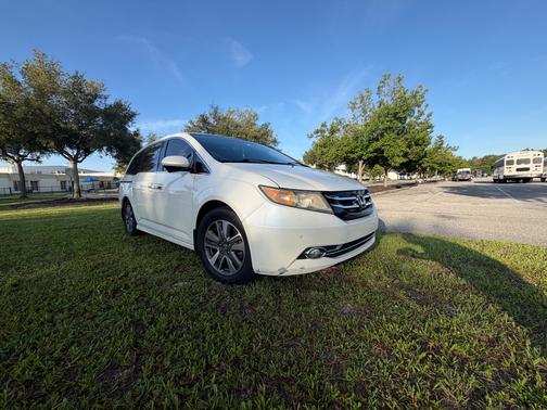 White 2016 Honda Odyssey Touring