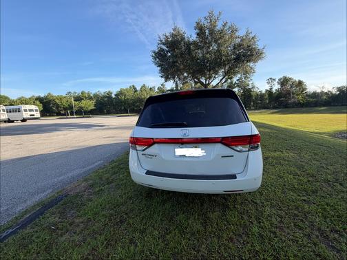 White 2016 Honda Odyssey Touring