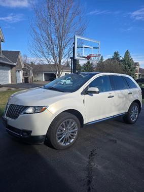 White 2013 Lincoln MKX Base