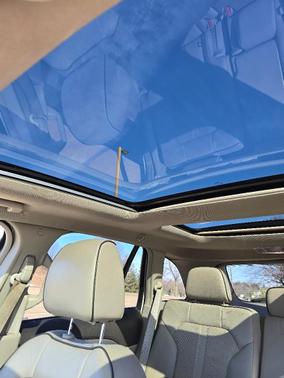 White 2013 Lincoln MKX Base