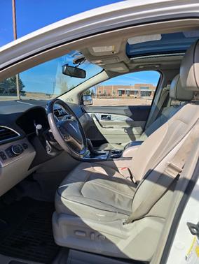 White 2013 Lincoln MKX Base